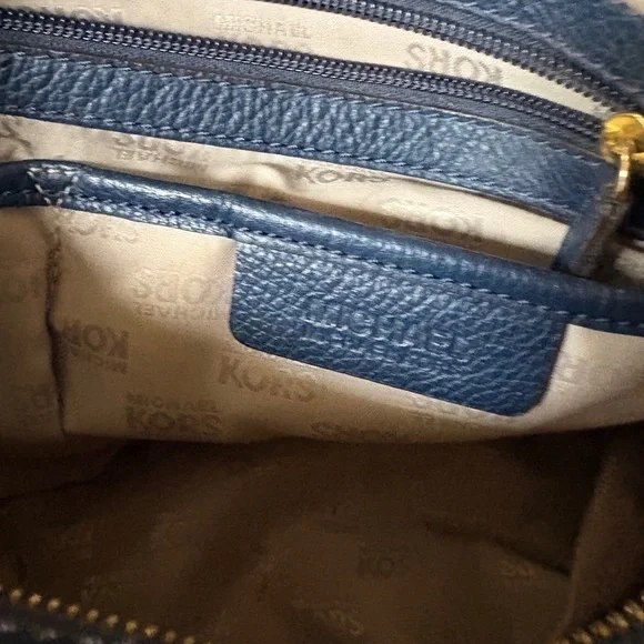 Michael Michael Kors Elegant Navy Leather Shoulder Bag - Picture 4 of 7